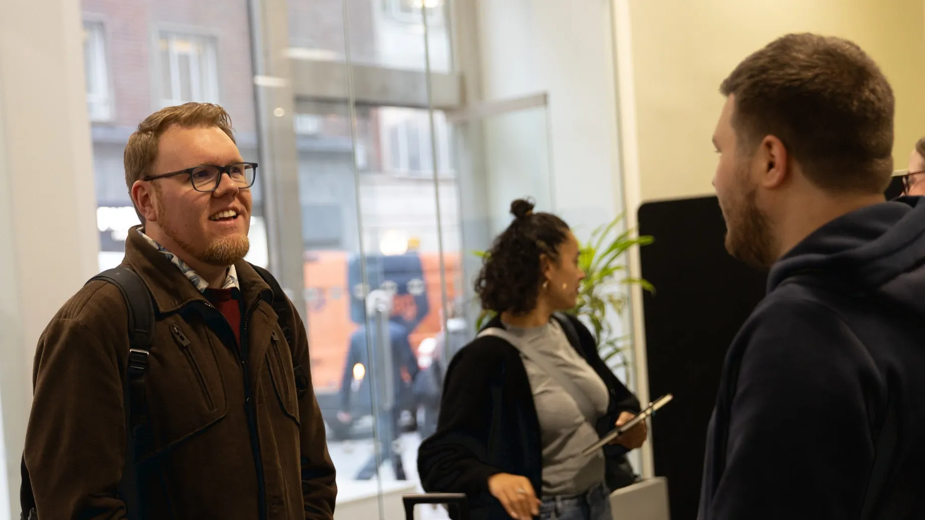 Jason Elkin chatting to Callum Whyte at Umbraco UK Festival 2024